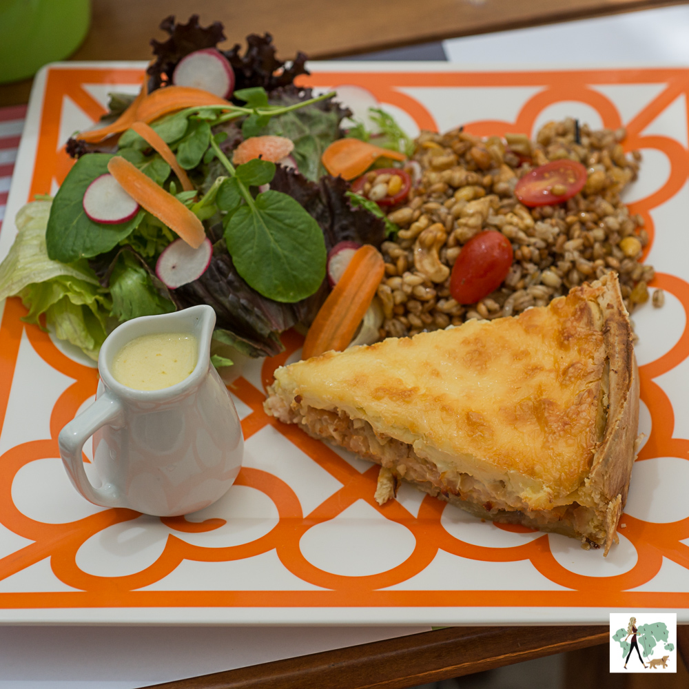 Da Feira ao Baile é pet friendly torta com salada