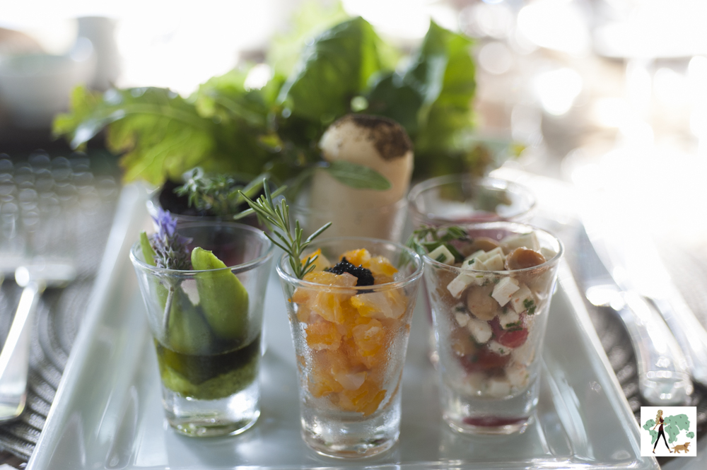 salada servida em copinhos