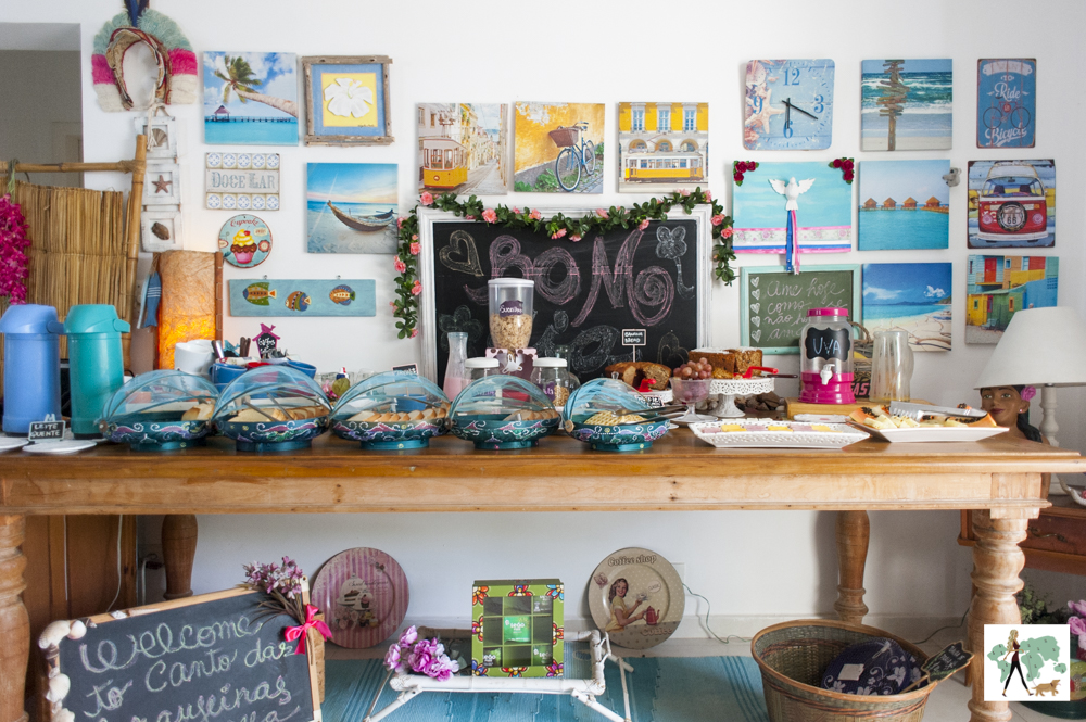 A Pousada Canto das Laranjeiras Pernambuco Villa no Guarujá é pet friendly mesa de café da manhã