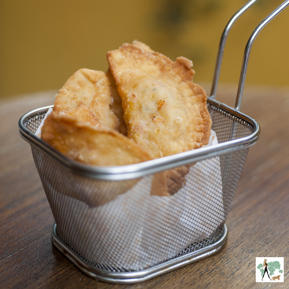 Restaurante Maracujá nos Jardins é pet friendly Pastel de camarão