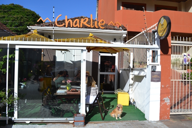 fachada de uma doceria