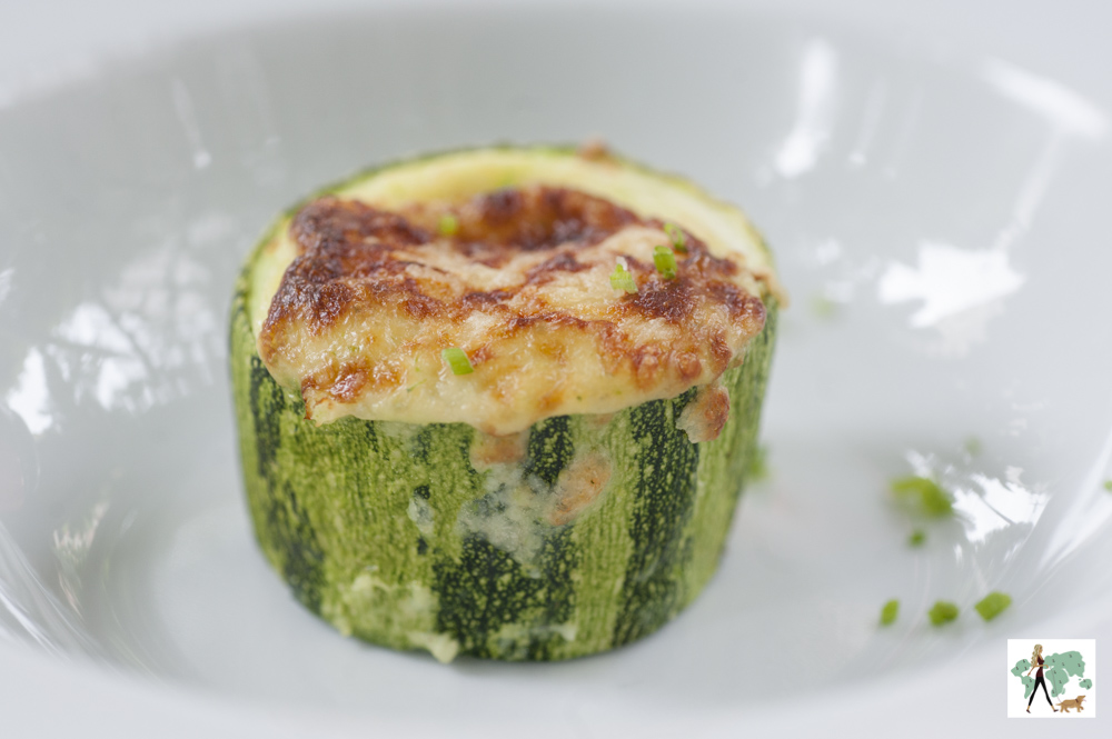 Abobrinha recheada e gratinada