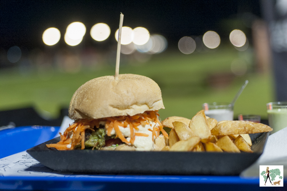 sanduíche vegetariano com fritas