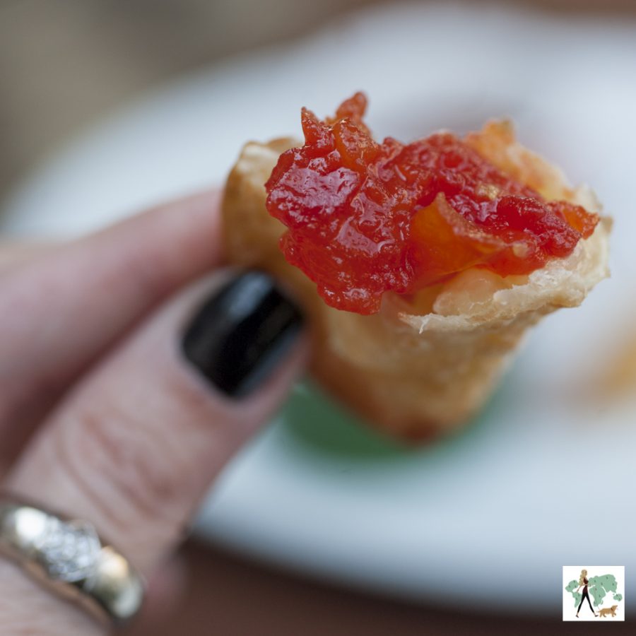 pastel de queijo brie com geléia de pimenta