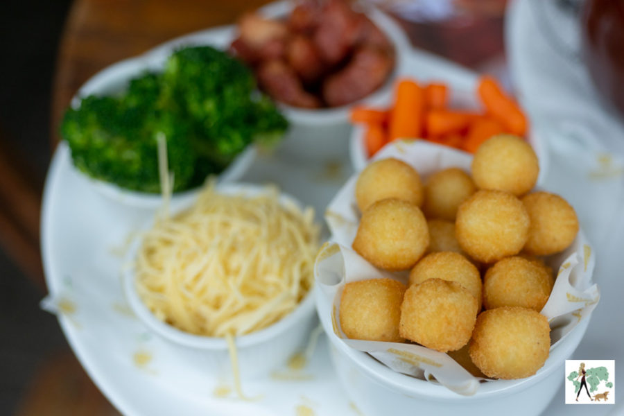 batatas, brócolis, queijo ralado, cenoura