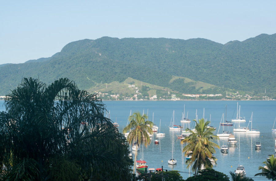 hotel-pet-friendly-em-ilhabela vista para o porto de Ilhabela